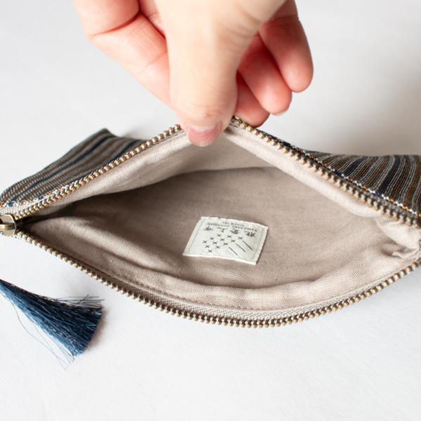 開けたところ(灰色)