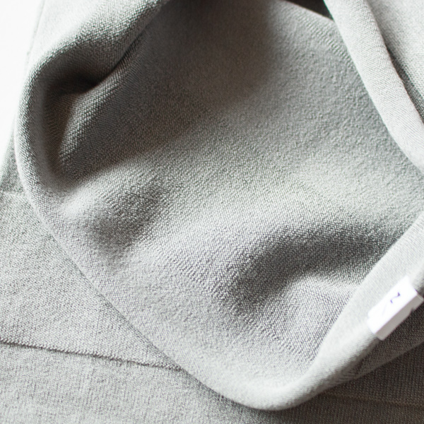 水洗い可能のシルク混素材のしっとりなめらかな肌触り(G)