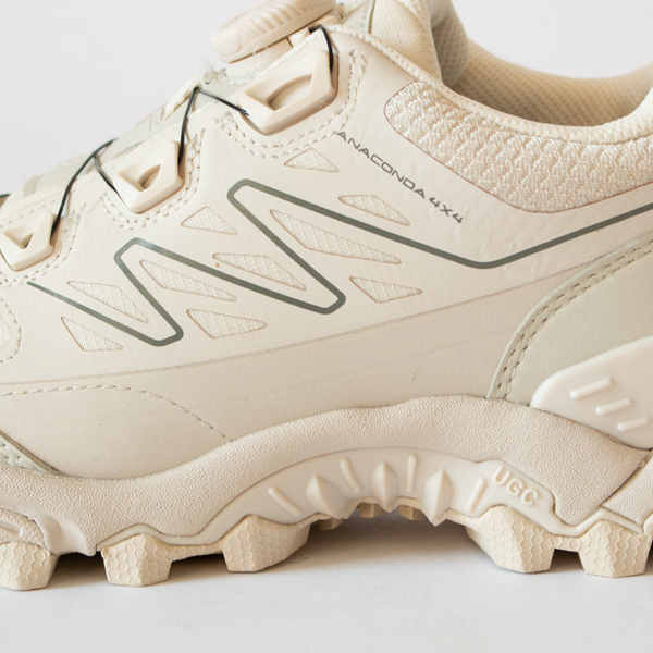 防水透湿のWatershieldで、全天候に対応しています(CREAM) 防水透湿のWatershieldで、全天候に対応しています(CREAM)