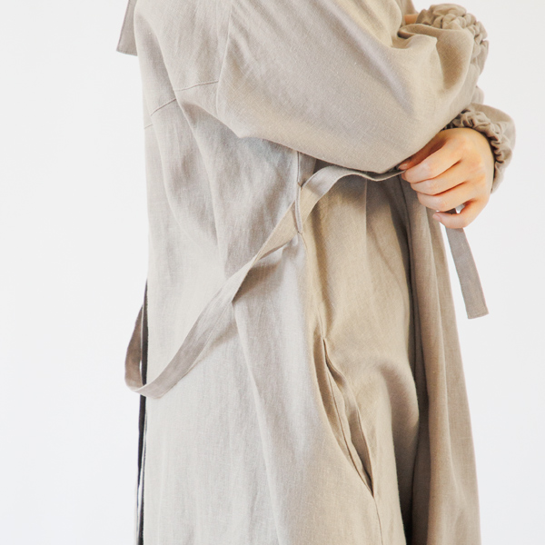 前で結ぶ際にはサイドに通します(LONG)