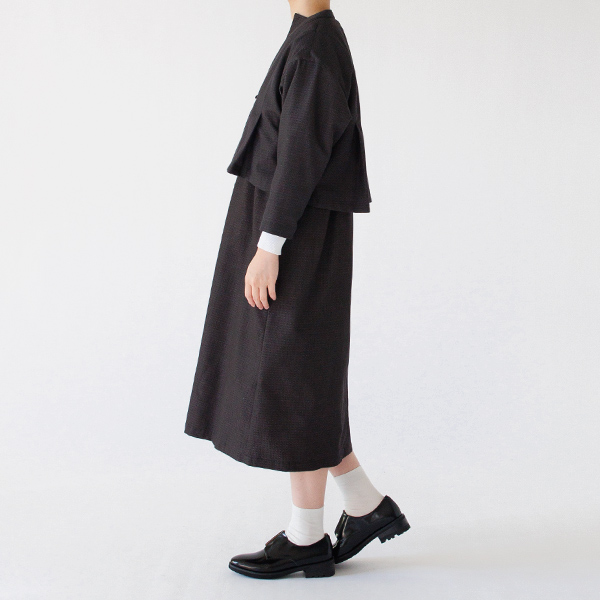 ブラックドレスとのセットアップ。身長163cm(スミグレー)