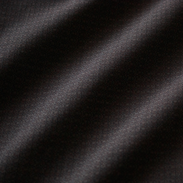 多色の色糸で淡い墨色を表現したスミグレー