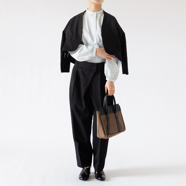 ボレロとのセットアップ。身長163cm(スミクロ/2)