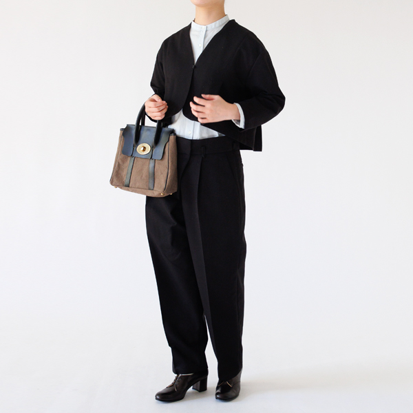 ボレロとのセットアップ。身長163cm(スミクロ/2)