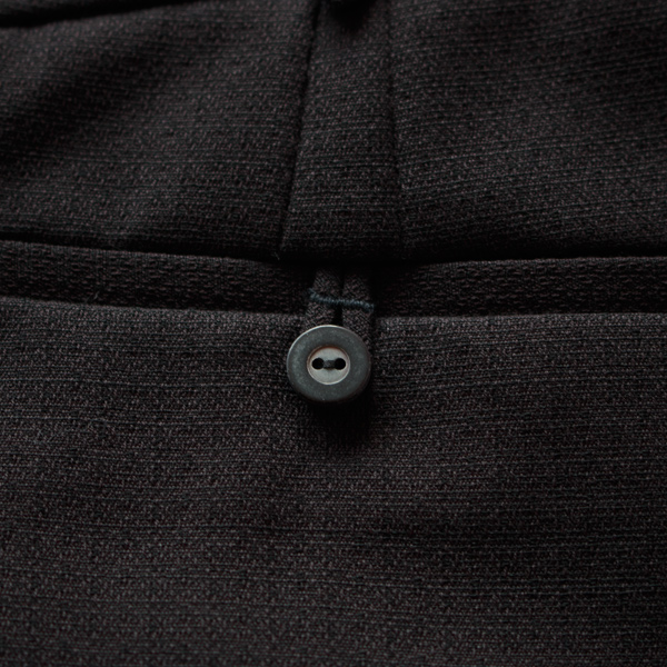 後ろには2つのポケット付き(スミクロ)