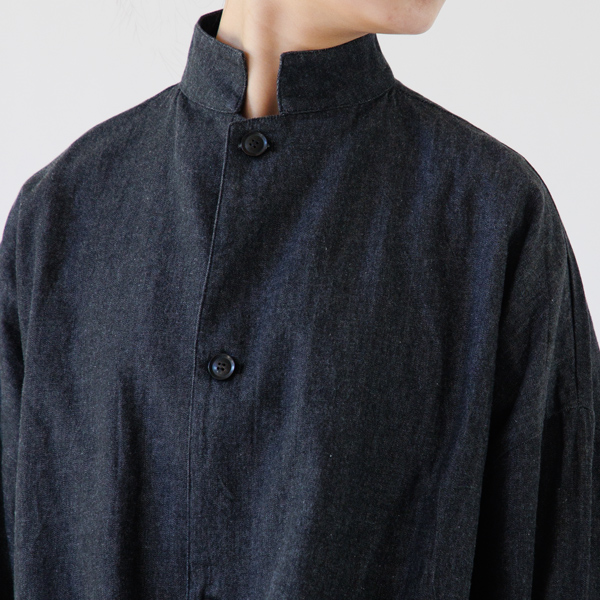 すっきり立ち上がる襟(身長163cm・BLACK)