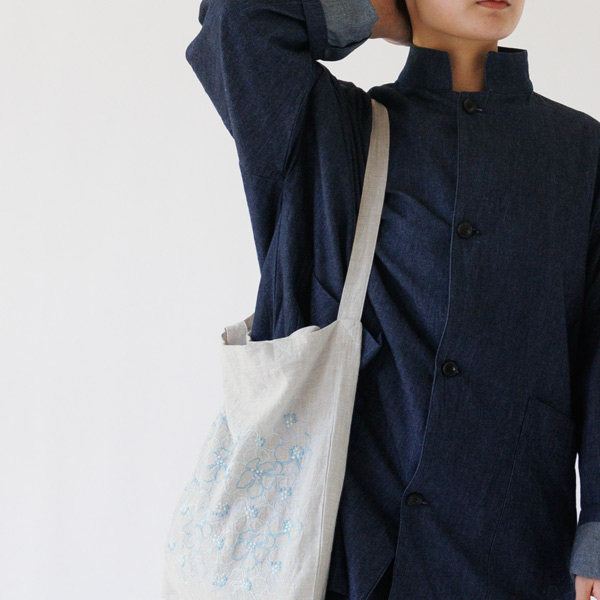 アウターを着ていても肩掛けしやすい形 アウターを着ていても肩掛けしやすい形