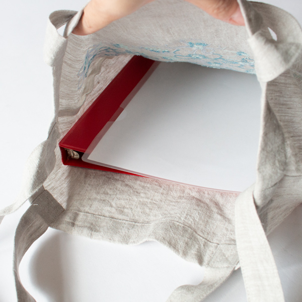 A4サイズのファイルを入れた様子 A4サイズのファイルを入れた様子