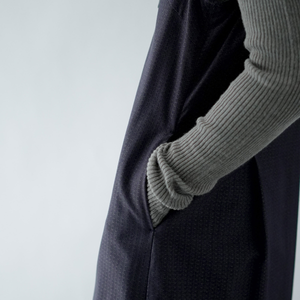 両サイドにはポケット付き。(ノースリーブドレス)