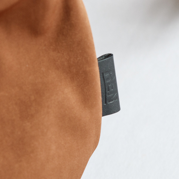 RENらしいレザーのタグ RENらしいレザーのタグ