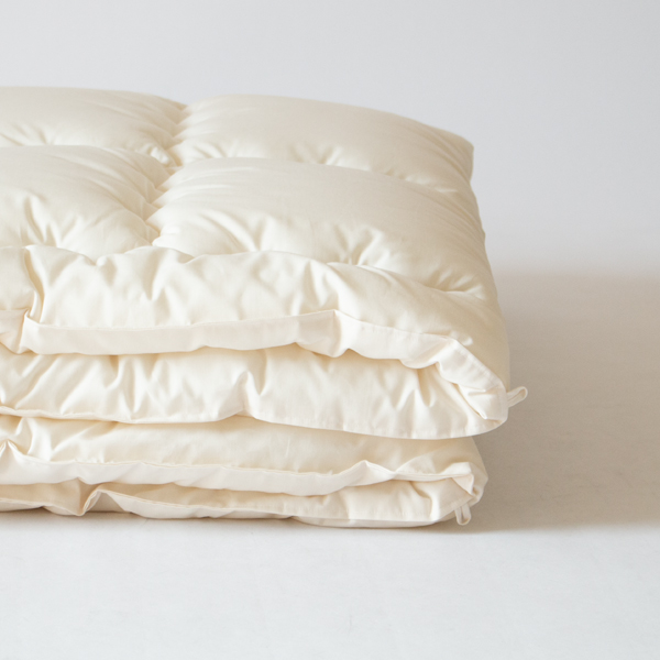 うっとりするような滑らかで優しい肌触りが特徴で、直接肌に触れていても違和感がありません(掛ふとん) うっとりするような滑らかで優しい肌触りが特徴で、直接肌に触れていても違和感がありません(掛ふとん)