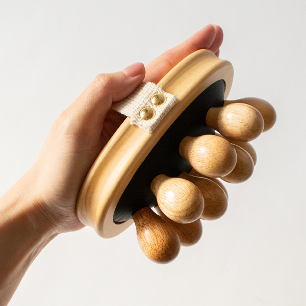 手に装着して使います