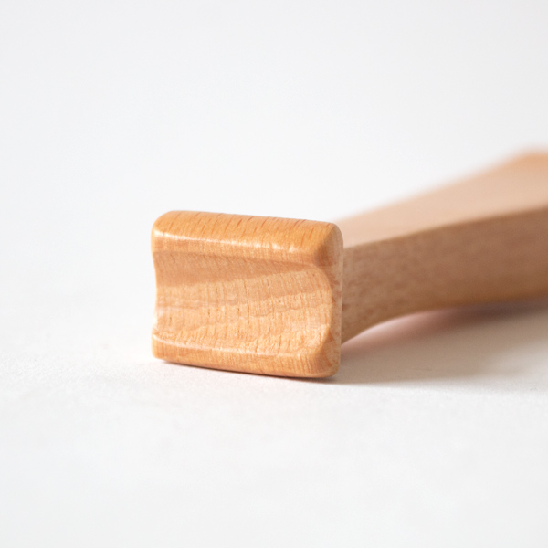 ハンドルのおしりで指の関節を押して ハンドルのおしりで指の関節を押して