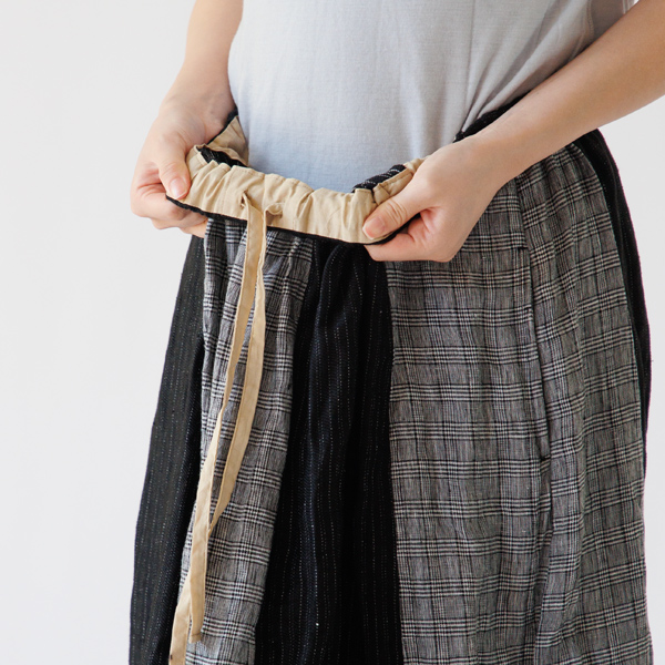ウエストはゴム+紐でサイズ調整(身長163cm・GREY)