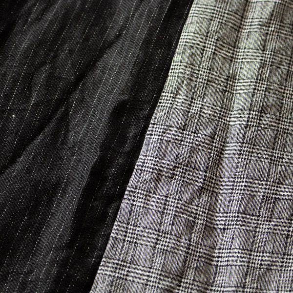 オリジナルのストライプ柄と、グレンチェックを採用したGREY