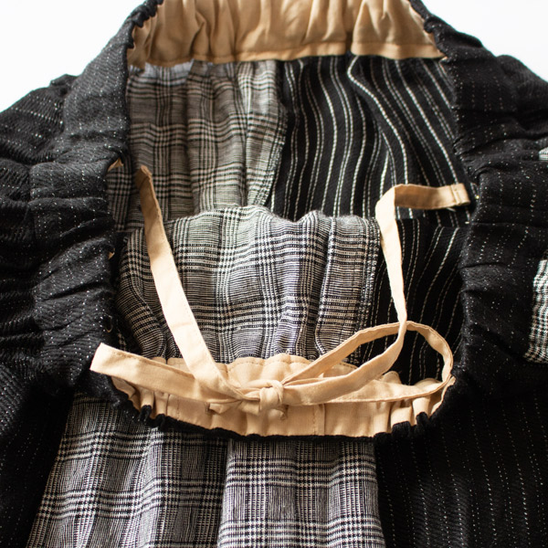 紐でサイズ調整可能(GREY)