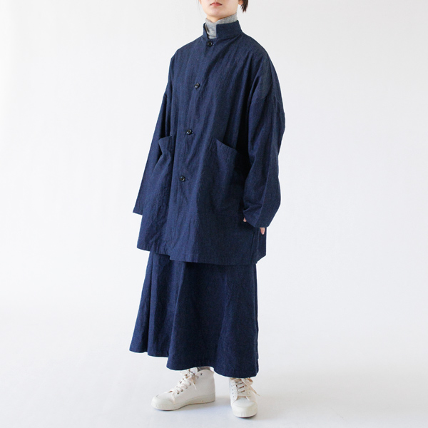 同じ生地を使用したジャケットとのセットアップ(身長163cm・INDIGO)