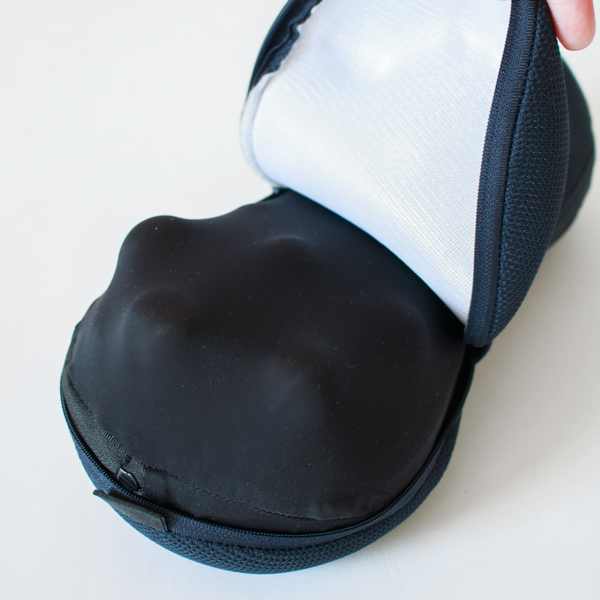 左右に配置された指圧突起 左右に配置された指圧突起