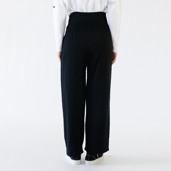 おなかをつつむ のびるニットワイドパンツ(BLACK)着用163cm おなかをつつむ のびるニットワイドパンツ(BLACK)着用163cm