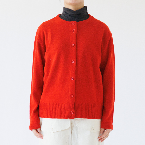 裾に向けてわずかに細く