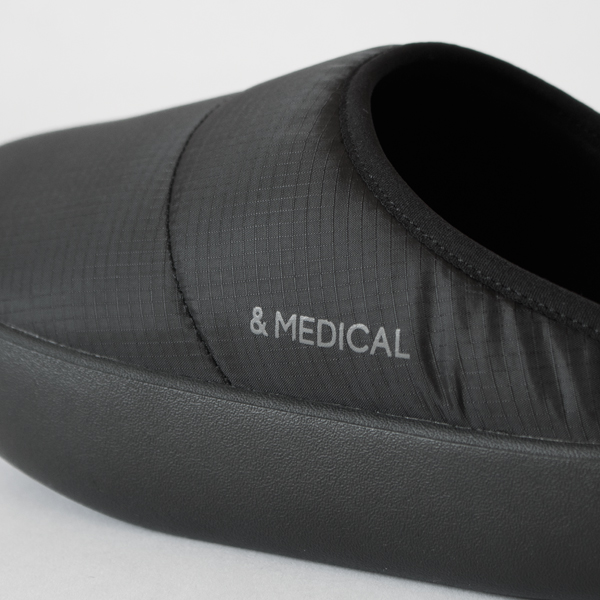 サイドにロゴが入っています(BLACK)