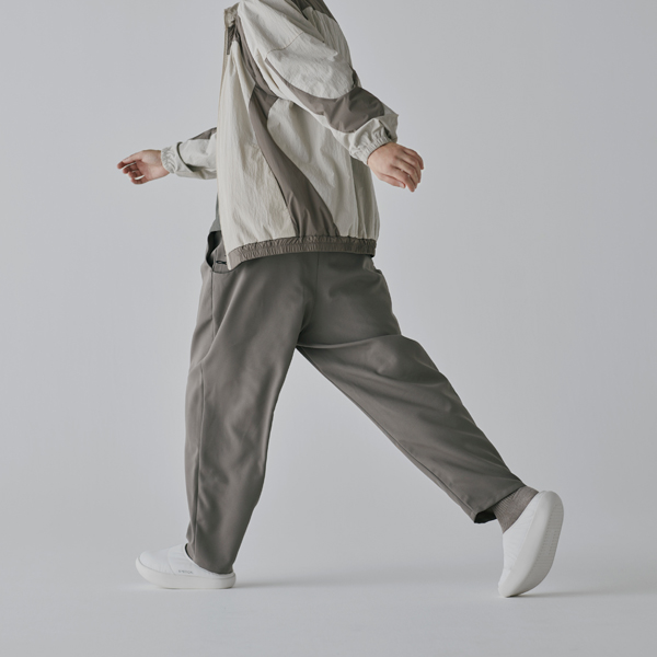 通常歩行より運動強度が高まりやすいシューズです。