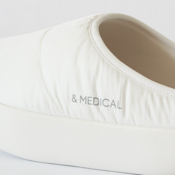 外側にロゴが入っています。(WHITE)