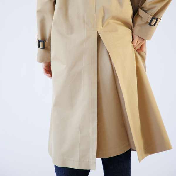 異なるベージュの糸を使っているので、一見同じベージュですが光に当たると違いがわかります(身長163cm・ベージュ/1)