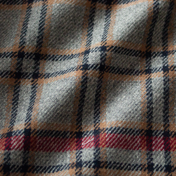 ライナーのおかげで春だけでなく、秋から長い期間にわたって着用できる(ベージュ)