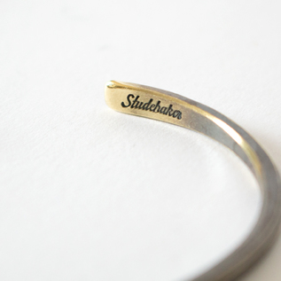 UNISEXバングル STUDEBAKER Fineline CLASSIC CUFF WORK PATINA