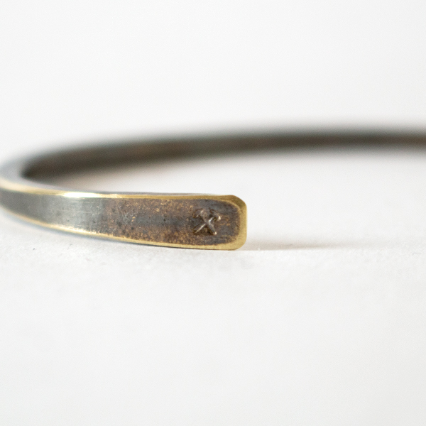 外側には、ブランドのロゴマークの刻印(BRASS-M) 外側には、ブランドのロゴマークの刻印(BRASS-M)