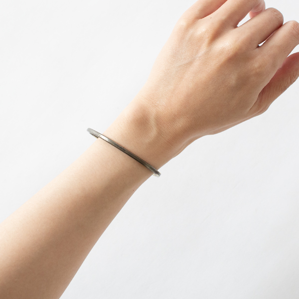 UNISEXバングル STUDEBAKER Fineline CLASSIC CUFF WORK PATINA(BRASS-M) UNISEXバングル STUDEBAKER Fineline CLASSIC CUFF WORK PATINA(BRASS-M)