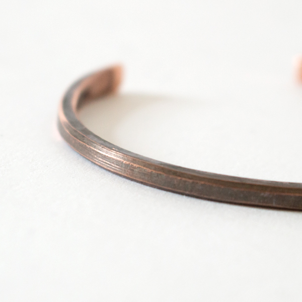 やや角張った直線的なデザイン。(COPPER-M) やや角張った直線的なデザイン。(COPPER-M)
