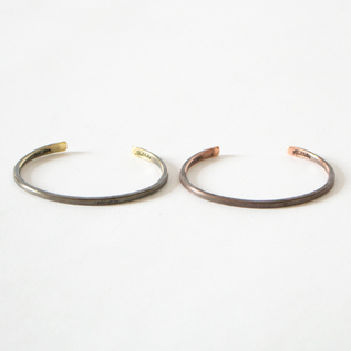 UNISEXバングル STUDEBAKER Fineline CLASSIC CUFF  WORK PATINA