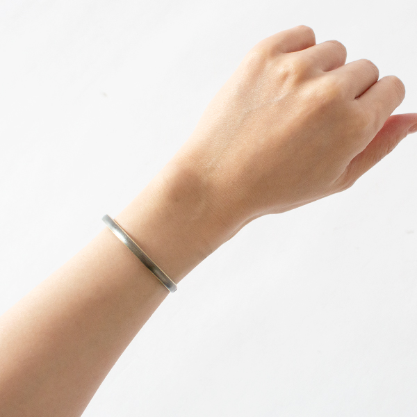 UNISEXバングル STUDEBAKER Fineline LODGE CUFF WORK PATINA(BRASS-M) UNISEXバングル STUDEBAKER Fineline LODGE CUFF WORK PATINA(BRASS-M)