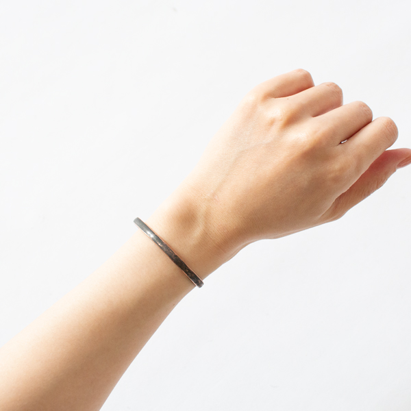 UNISEXバングル STUDEBAKER Fineline LODGE CUFF WORK PATINA(COPPER-M) UNISEXバングル STUDEBAKER Fineline LODGE CUFF WORK PATINA(COPPER-M)