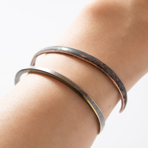 黄みがっているのがBRASS、赤みがかっているのがCOPPER 黄みがっているのがBRASS、赤みがかっているのがCOPPER