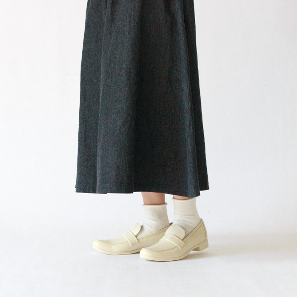 どんなスタイルにも合わせやすいローファー どんなスタイルにも合わせやすいローファー