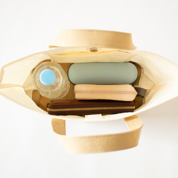 マチ付きで安定して自立します(BEIGE BICOLOR)