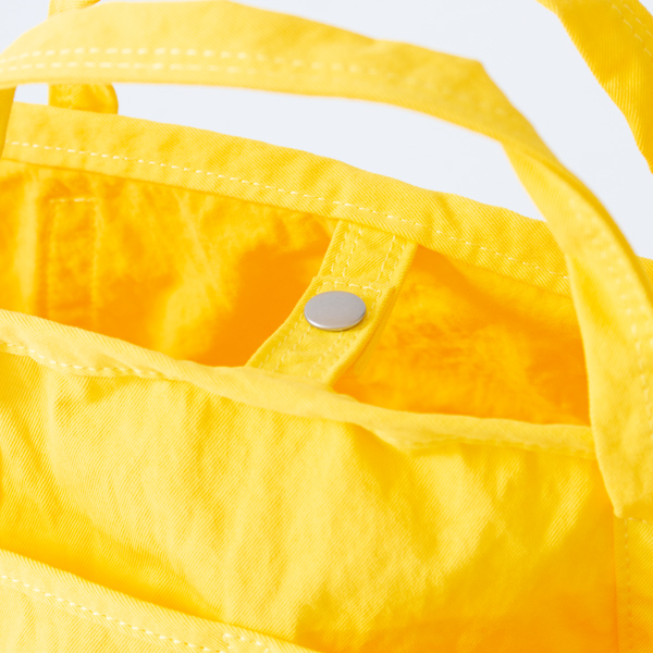 開け口はスナップボタン(YELLOW)