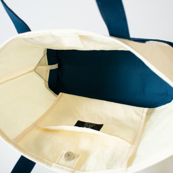 開けたところ(INDIGO BICOLOR)