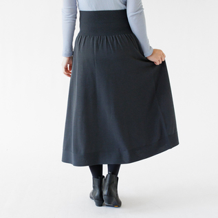 おなかをつつむ のびるニットロングスカート ポケット付き／SAIFUKU