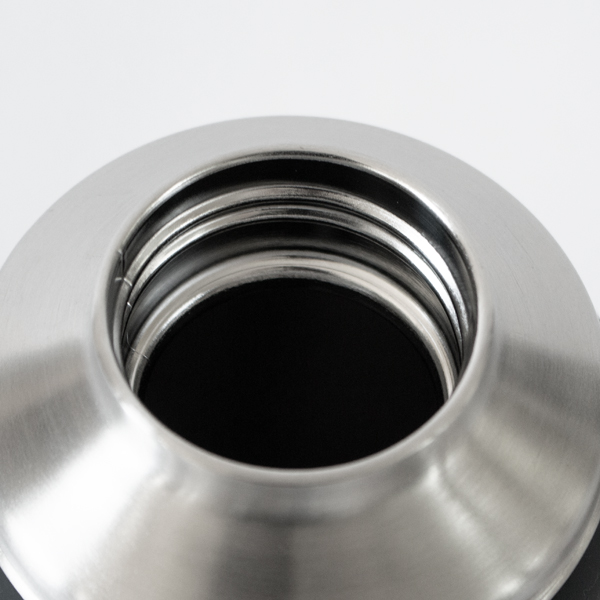 飲み物や飲み口は高品質のステンレススチールと食品用のシリコンのみと接触するよう作られています。