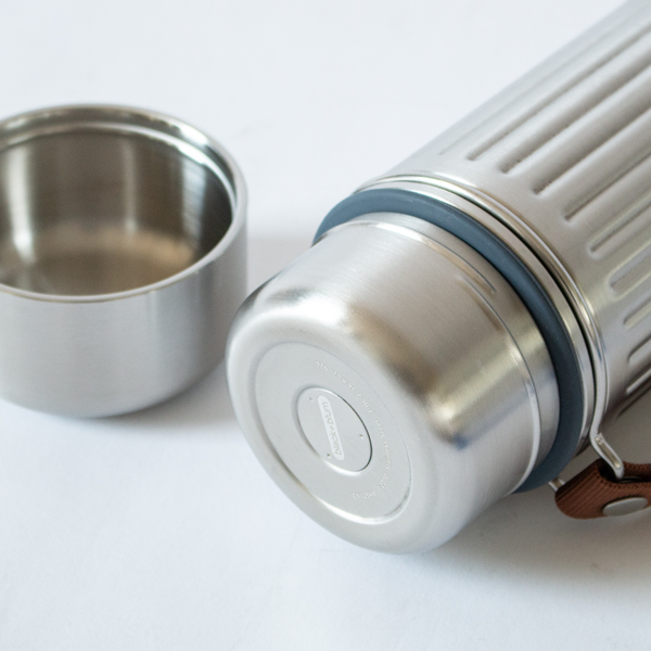 日常の水分補給はもちろん、旅行や登山、車での長距離ドライブまで、幅広いシーンで頼れる存在です。