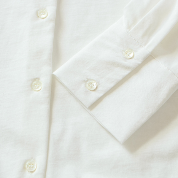 天竺生地と布帛生地は同色で馴染んでいます(WHITE)