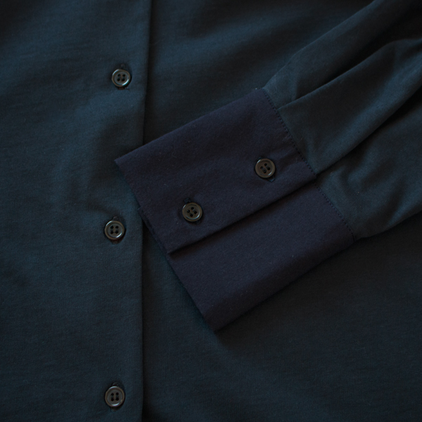 天竺生地と布帛生地は同色で馴染んでいます(NAVY)