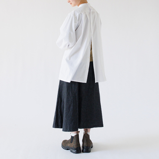 後のボタンを開けてコーデのアクセントに(身長163cm・WHITE) 後のボタンを開けてコーデのアクセントに(身長163cm・WHITE)