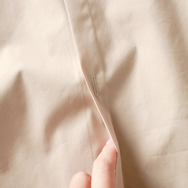 前身頃の前立てはフェイクです(BEIGE)