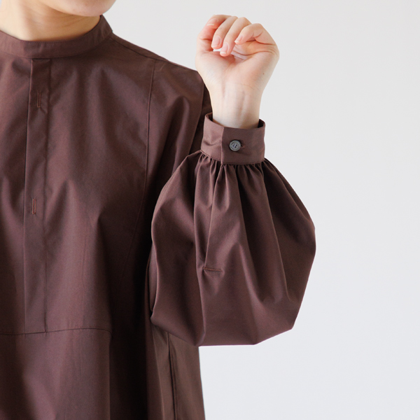 ギャザーたっぷりの袖(身長163cm・BROWN)