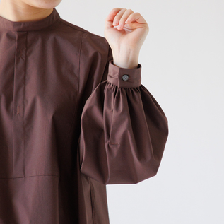 ギャザーたっぷりの袖(身長163cm・BROWN) ギャザーたっぷりの袖(身長163cm・BROWN)